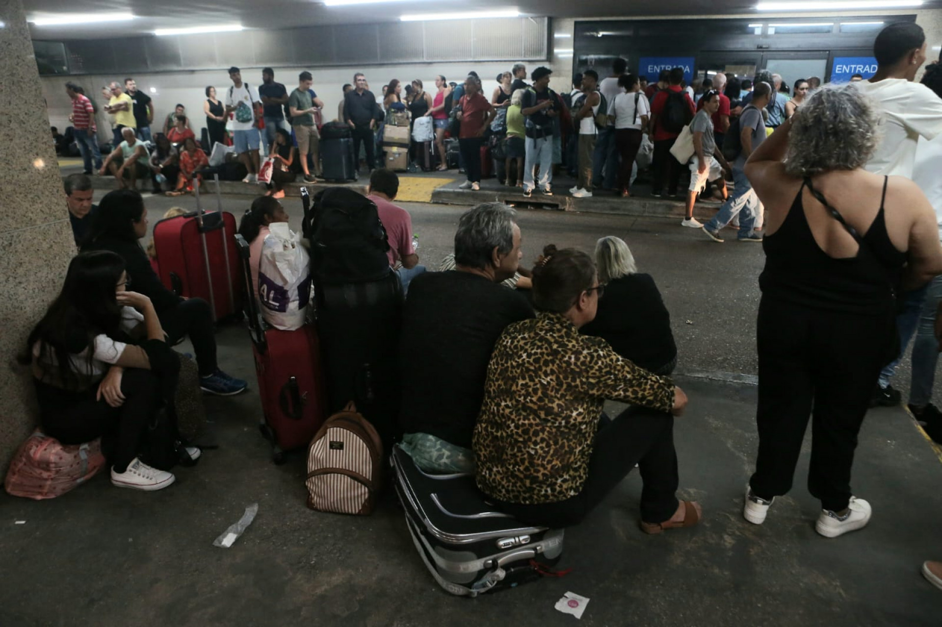 Passageiros da Rodoviária do Rio aguardam normalização - Cleber Mendes / Agência O Dia