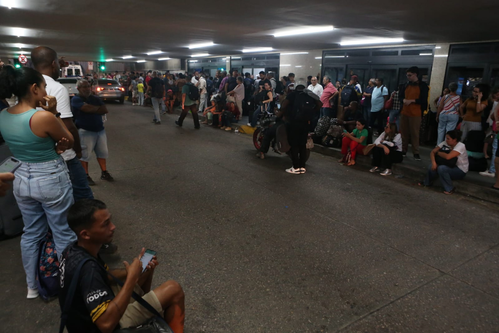 Passageiros da Rodoviária do Rio aguardam normalização - Cleber Mendes / Agência O Dia