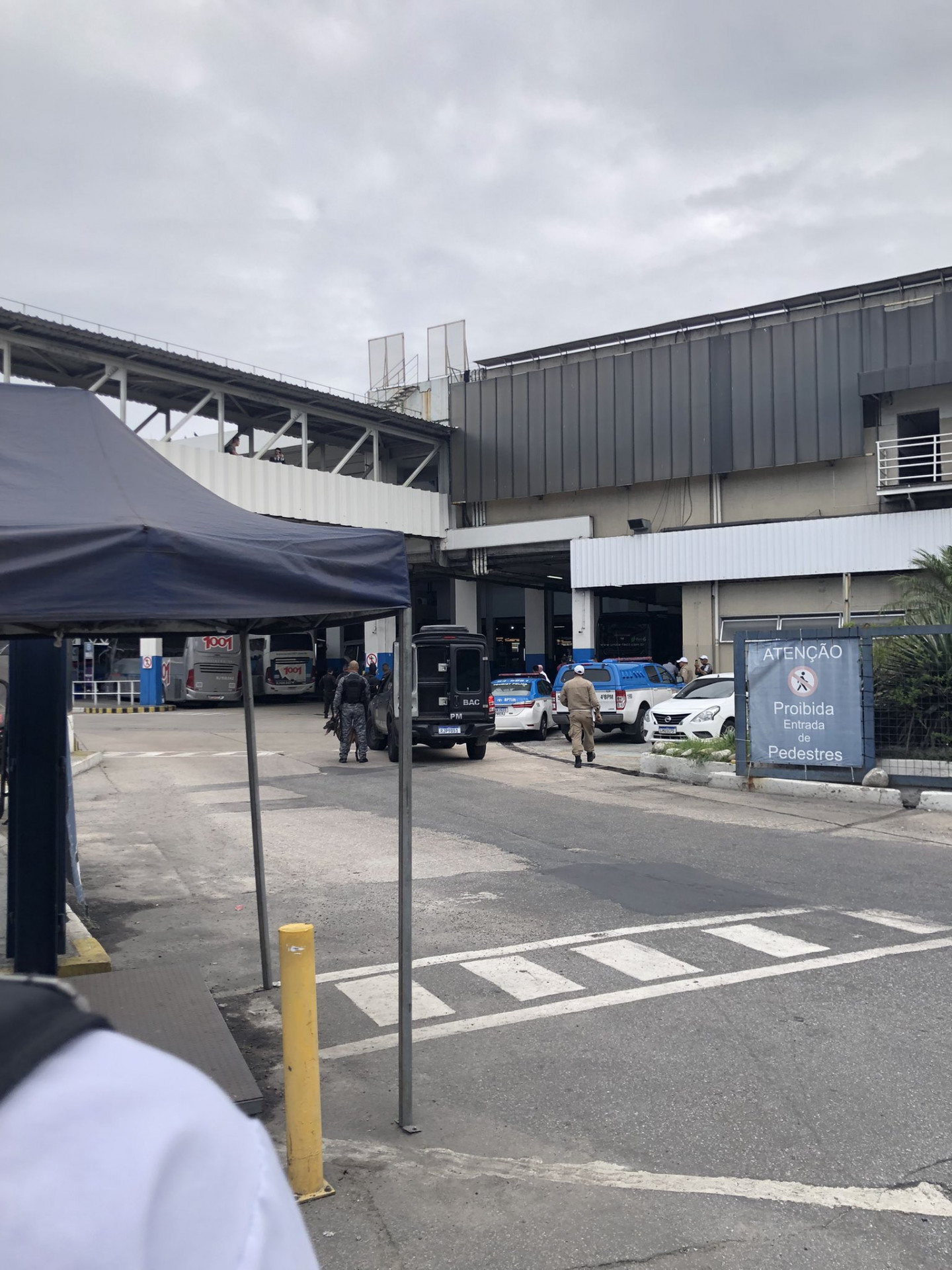 Polícia Militar é acionada para ocorrência com reféns na Rodoviária Novo Rio, nesta terça-feira (12) - Divulgação