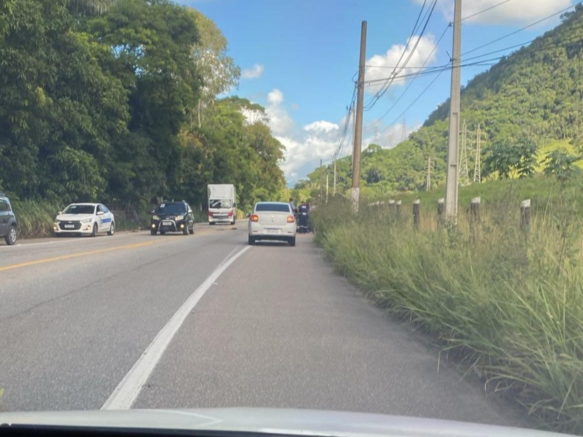 Acidente ocorreu na manhã desta terça-feira, na RJ-168, próximo ao trevo da entrada de Macaé - Foto: Divulgação