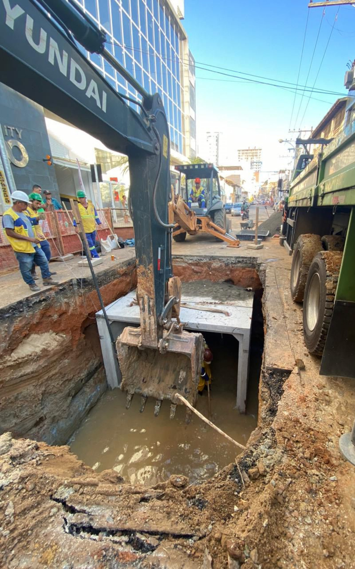 Rua 10 de Maio, Centro - Decom