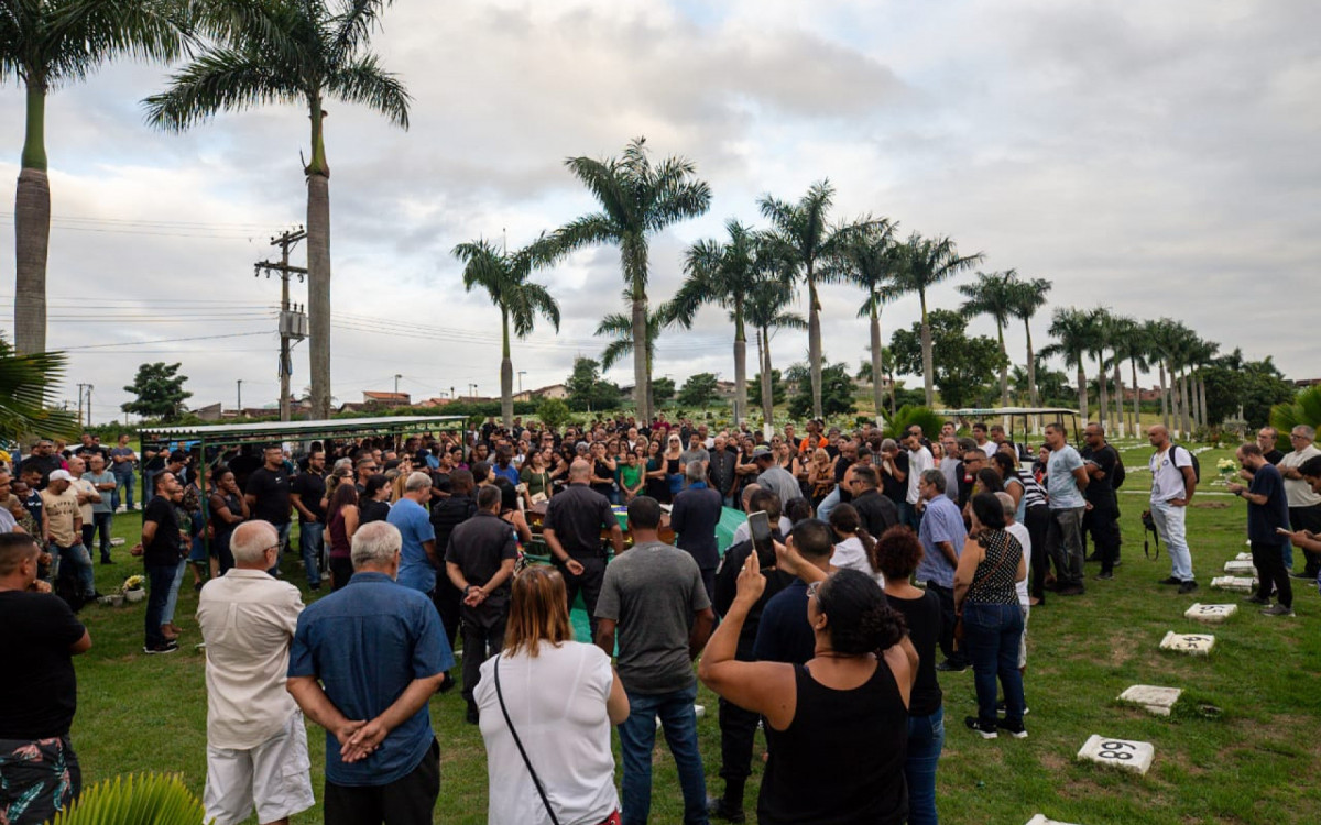 O enterro foi no Cemitério Memorial Parque Nycteroy, em São Gonçalo