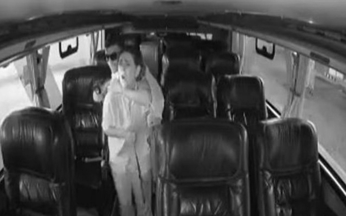 Sequestrador apontou a arma no rosto de uma passageira