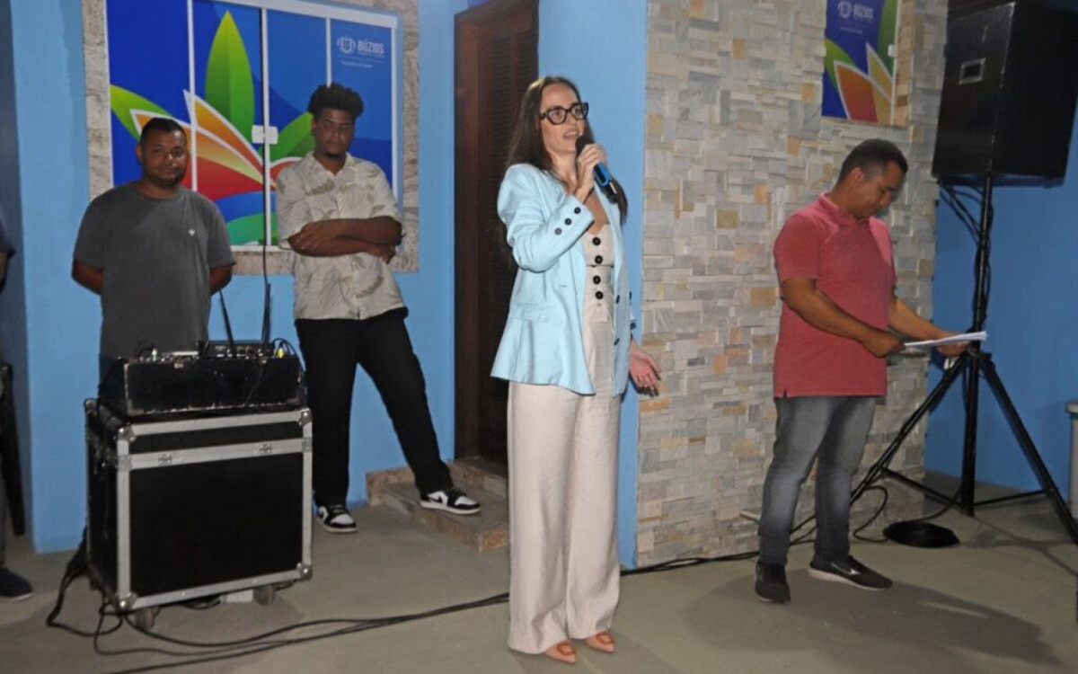 Secretária municipal de Saúde, Doutora Priscilla Gasparetto, discursa durante inauguração