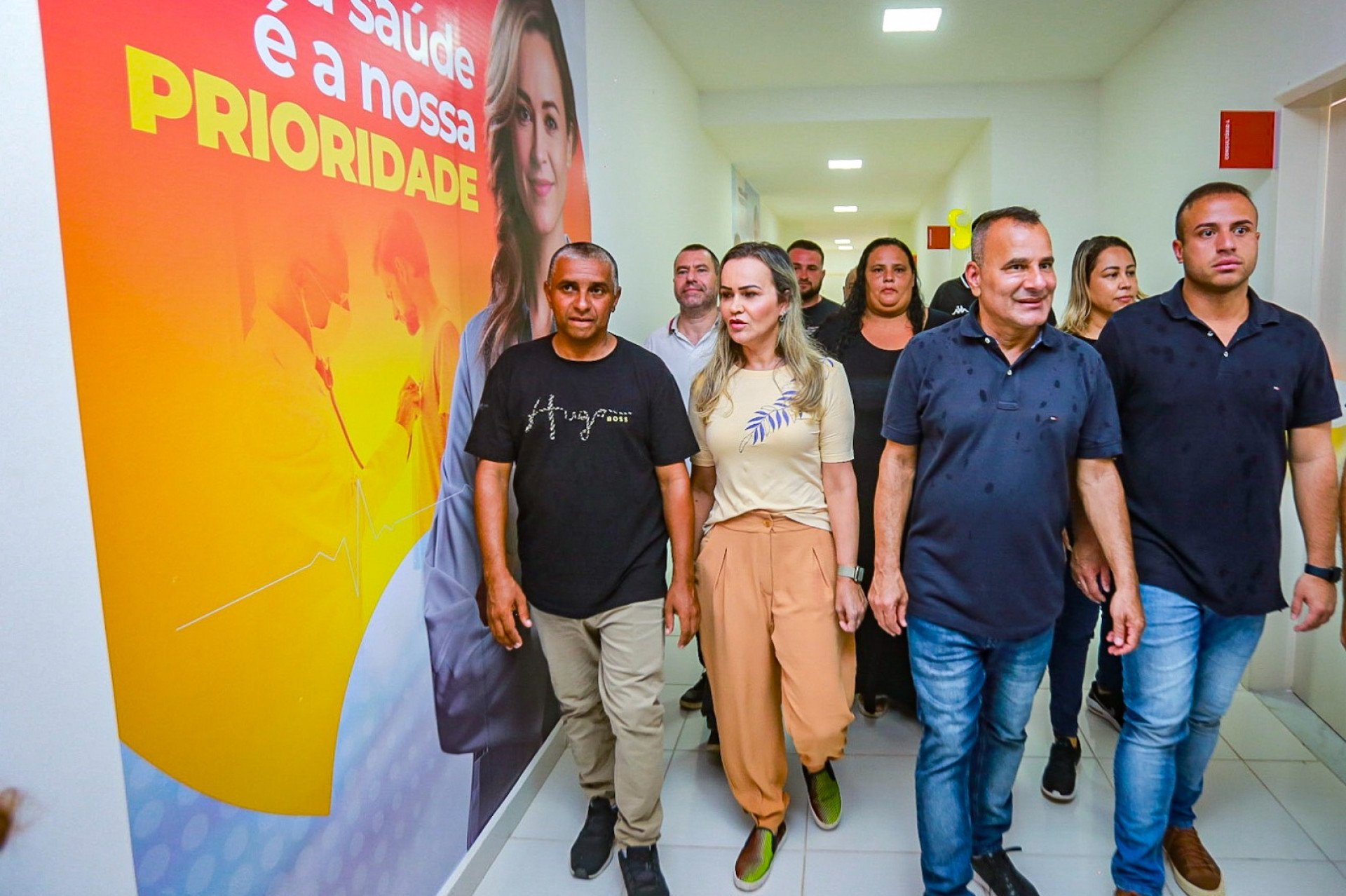 Deputada federal Daniela do Waguinho, prefeito Waguinho e secretário Matheus Carneiro percorreram as dependências da USF - Rafael Barreto/PMBR