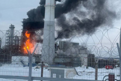 Ucrânia lança ataques de drones contra a Rússia e danifica refinarias de petróleo