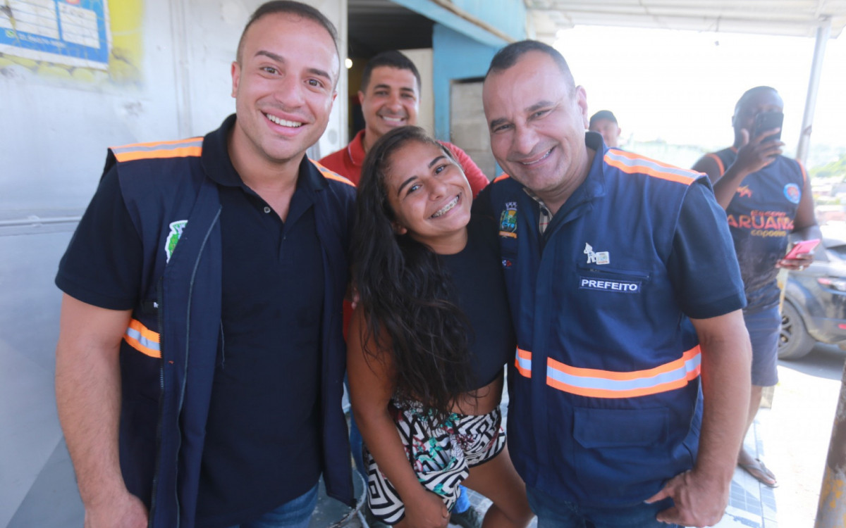 A moradora do Morro do Machado, Ana Mendonça, 27, ficou muito feliz com os novos anúncios de inaugurações