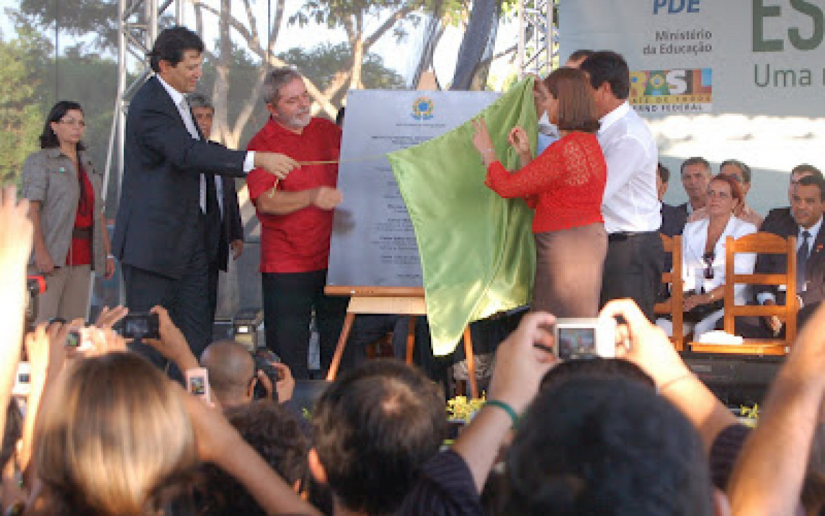 Presidente Lula ao lado do Ministro da Educação, Fernando Haddad, durante cerimônia de inauguração do CEFET em Cabo Frio