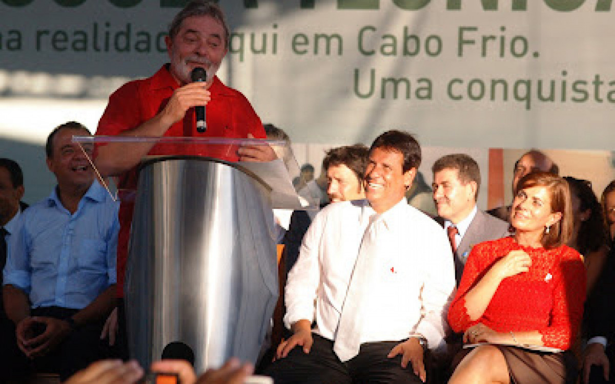Presidente Lula discursa ao lado do ex-prefeito Marquinho Mendes, durante cerimônia de inauguração do CEFET em Cabo Frio