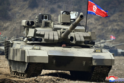 Kim Jong Un apresenta novo tanque de guerra norte-coreano: 'excelente poder de ataque'