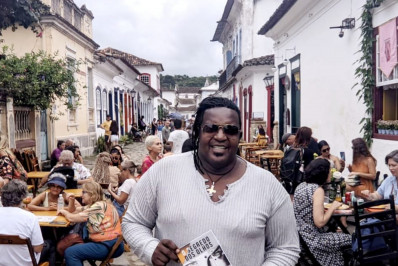 Da Baixada para o mundo, escritor Pedro Fiholly, a nova estrela da literatura brasileira