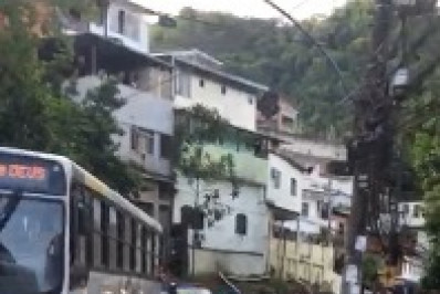 Ônibus são depredados durante manifestação na Zona Oeste; prejuízo chega a R$ 2 milhões mensais