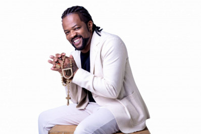 Show com Xande de Pilares acontece neste domingo na orla do Marine