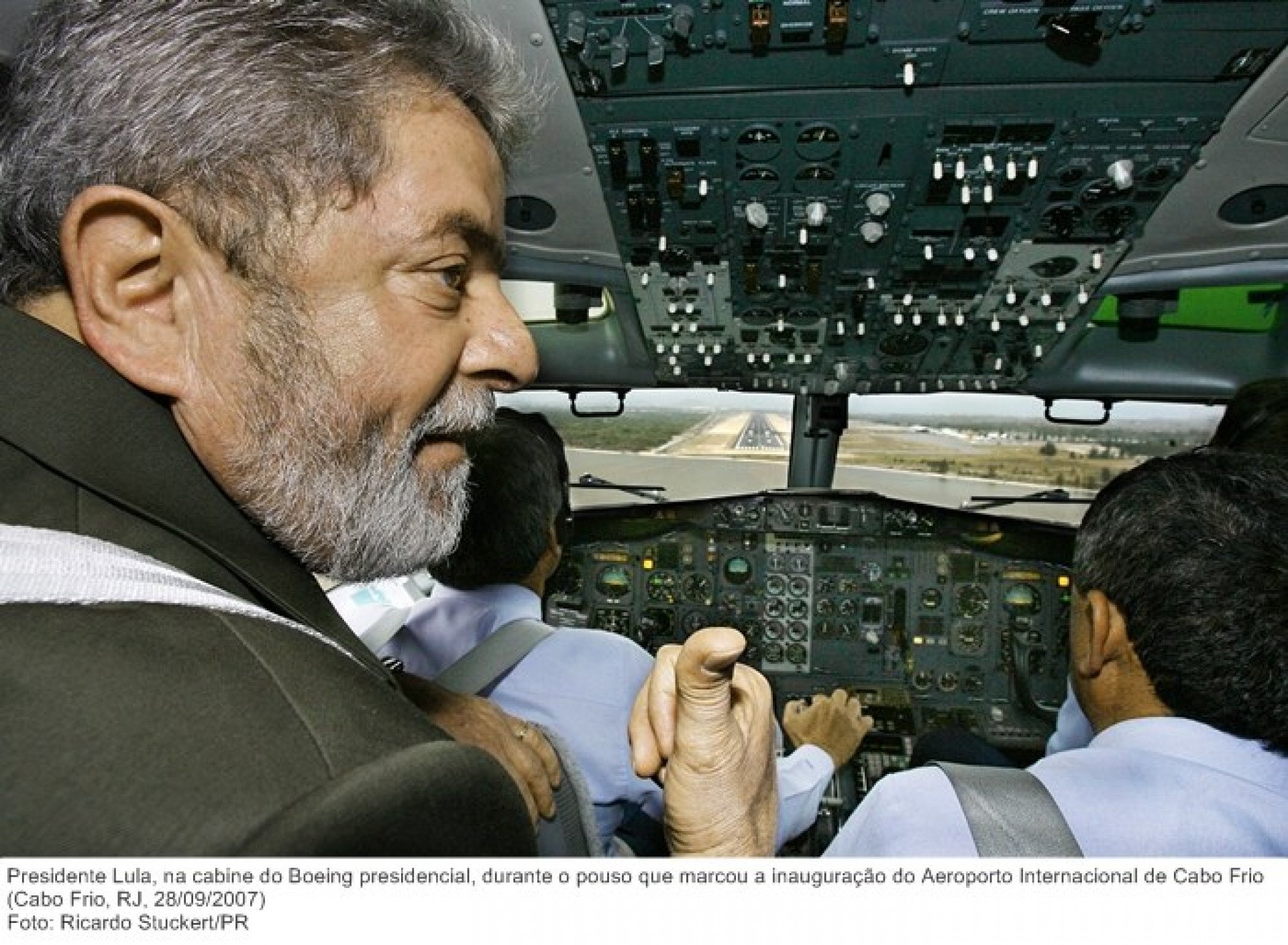 Lula chegando pousando no aeroporto de Cabo Frio - Reprodução/ Ricardo Stuckert/PR