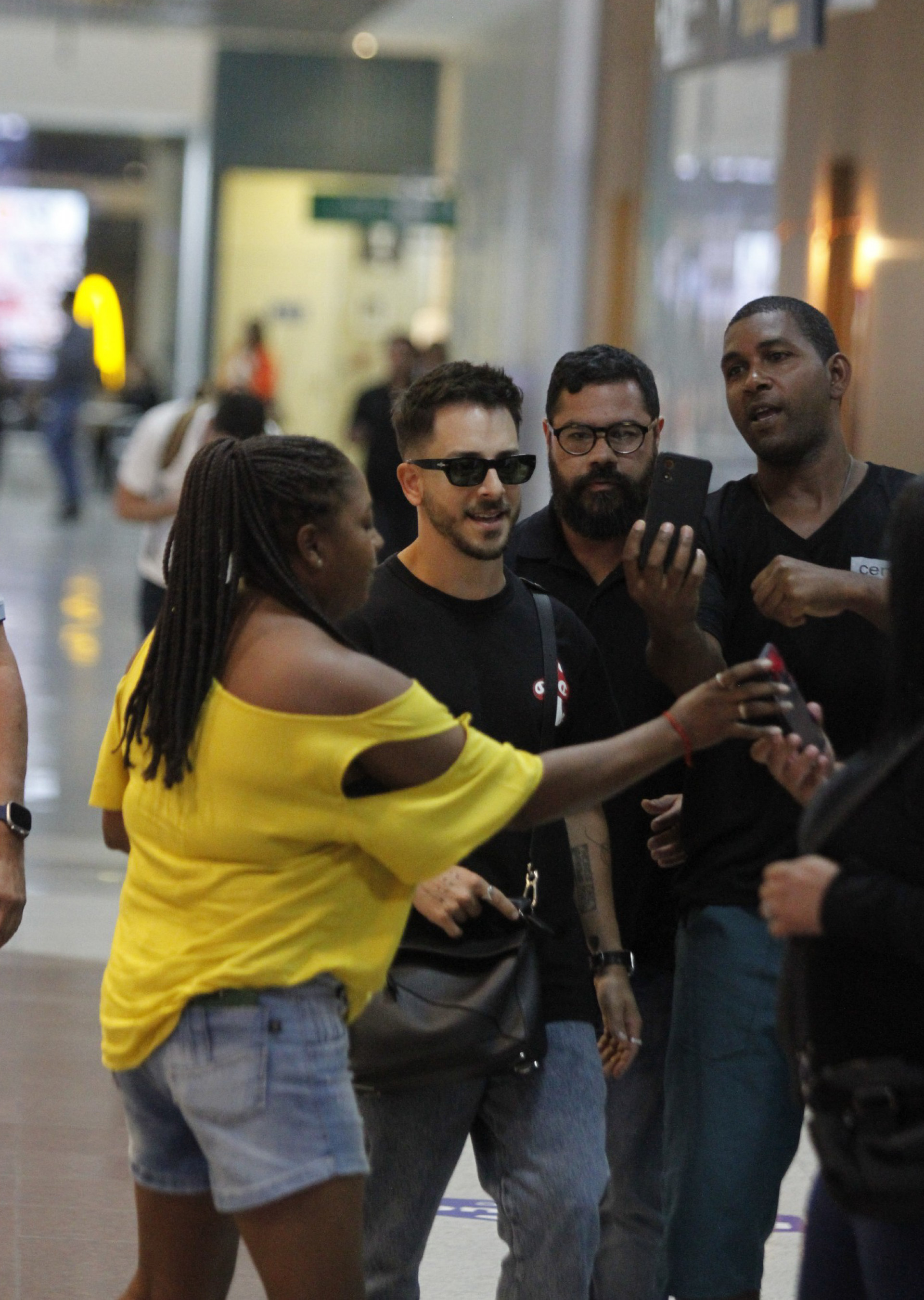 Junior Lima circula pelo aeroporto Santos Dumont - Adão / Agnews