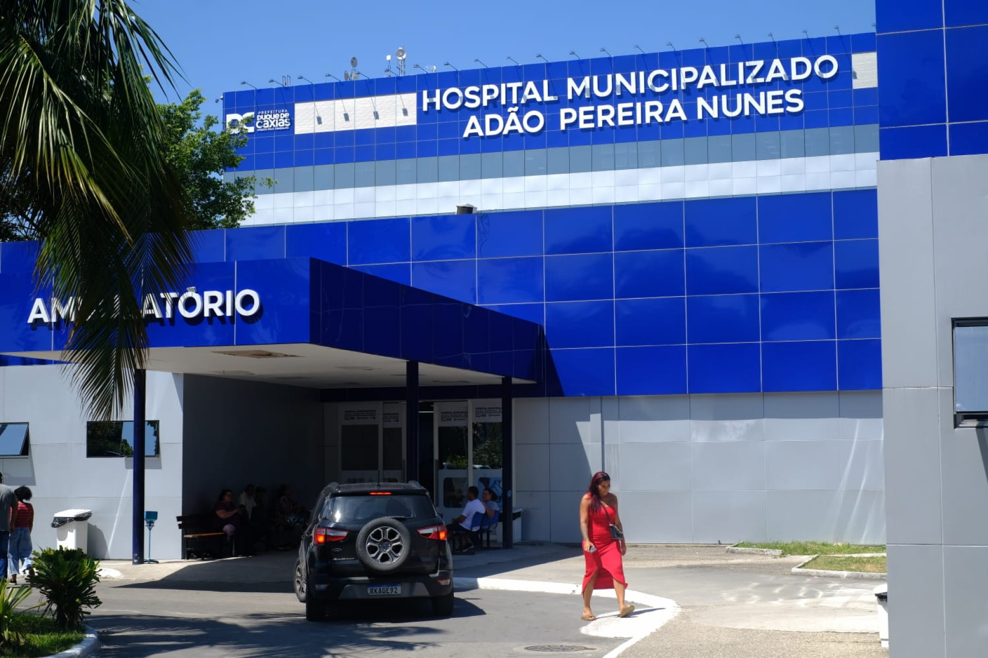 Adolescente está internada em estado gravíssimo no Hospital Municipalizado Adão Pereira Nunes - Pedro Ivo/Agência O Dia