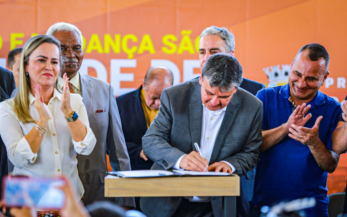 O ministro Wellington Dias assinou o protocolo de intenções com o município
