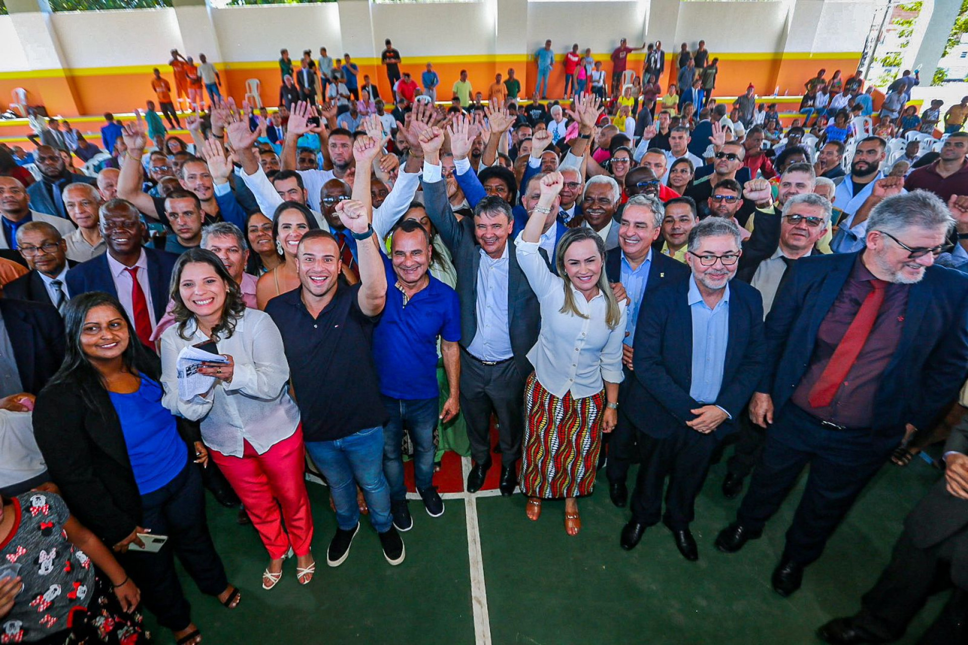 Matheus Carneiro, Waguinho, Wellington Dias, Daniela do Waguinho e Andr&eacute; Ceciliano no encerramento do encontro - Rafael Barreto/PMBR