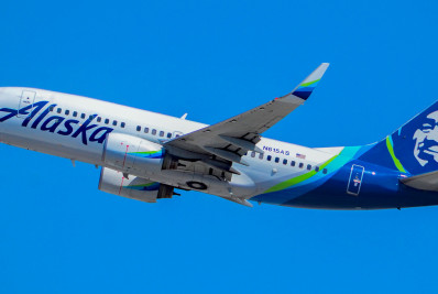 Passageiro que quase foi sugado para fora do avião abre processo contra Boeing e Alaska Airlines