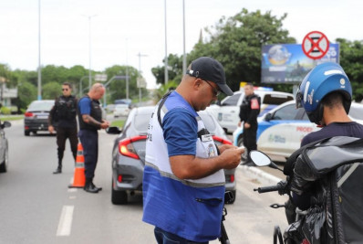 Operação conjunta resulta em apreensão de veículos irregulares em Rio das Ostras