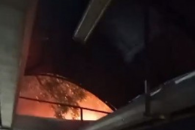 Incêndio atinge camelódromo em Nova Iguaçu