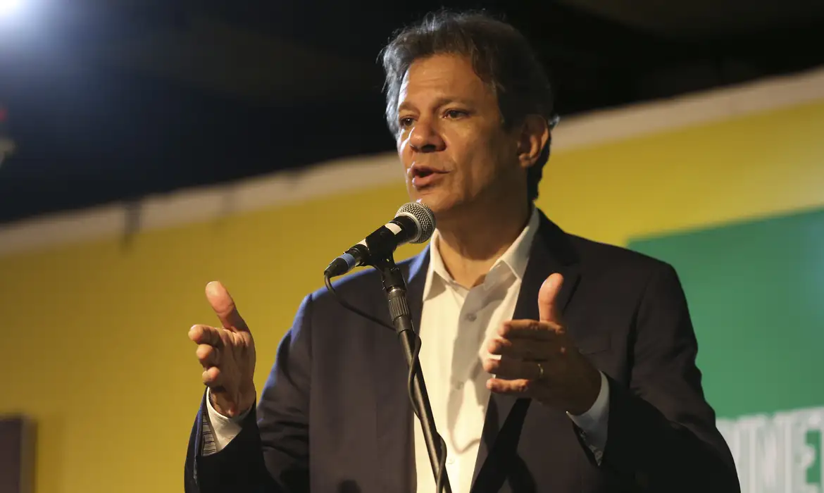 Haddad participa de reunião com Lula e banqueiros nesta quarta-feira