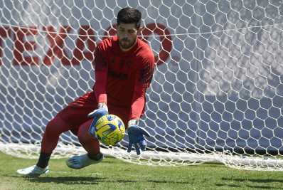 Rossi admite saudades da Argentina, mas exalta torcedores do Flamengo: 'Estádios cheios'