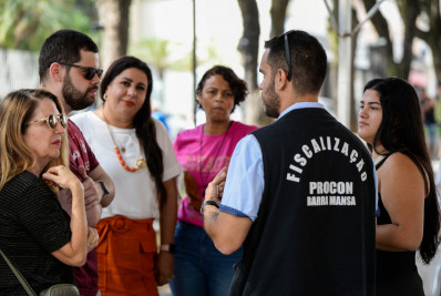 Procon de Barra Mansa realiza ação em alusão ao Dia do Consumidor