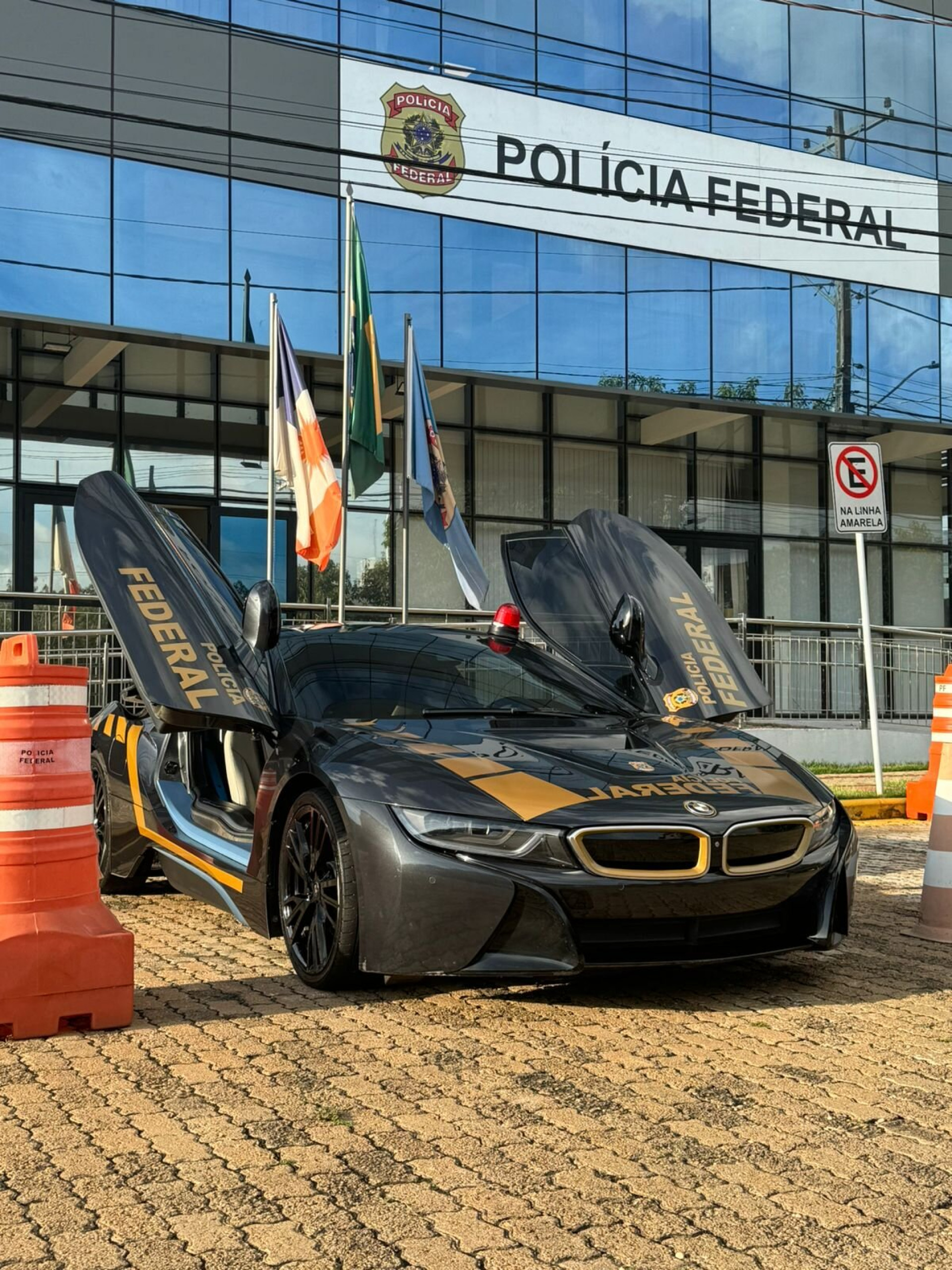 BMW I8 estaria sendo usada como viatura pela PF no Tocantins - Divulgação