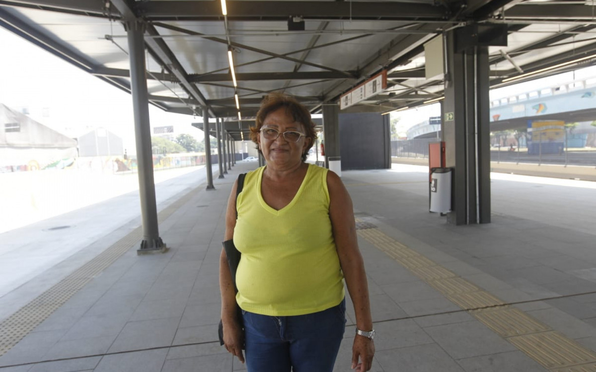 Valdecira Santos da Silva, 73 anos, aprovou a nova linha do BRT - Reginaldo Pimenta / Agência O Dia