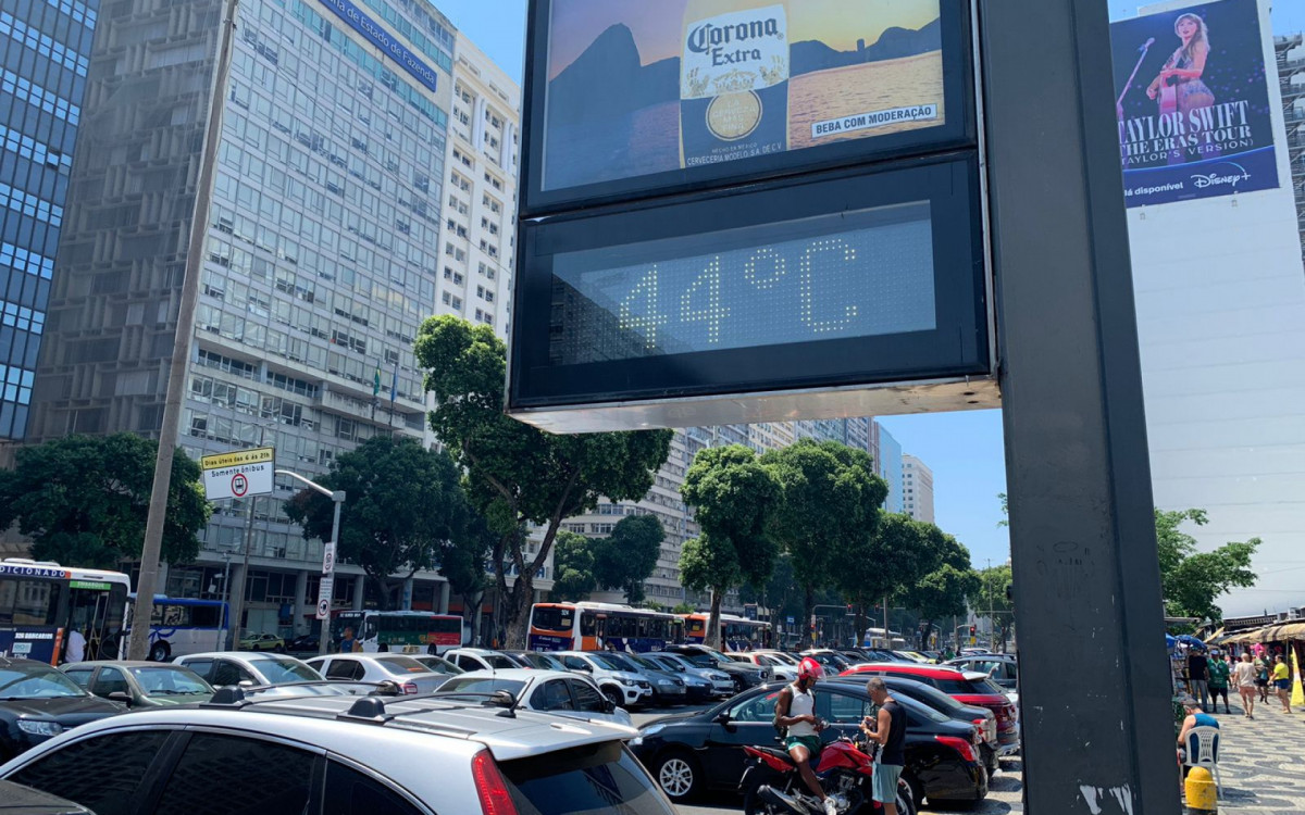 Termômetro na Avenida Presidente Vargas, altura do camelódromo da Uruguaiana
- Paulo Costa/Agência O DIA