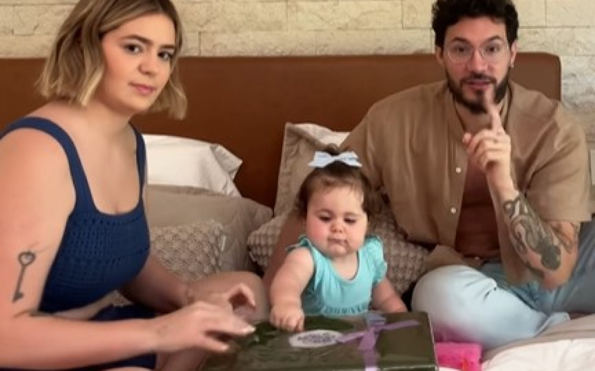 Viih Tube e Eliezer mostram o convite de aniversário de 1 ano da filha