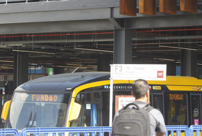 Nova linha do BRT que liga o Fundão ao Terminal Gentileza começa a operar