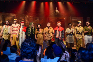 Famosos marcam presença na estreia da peça 'O Pagador de Promessas'