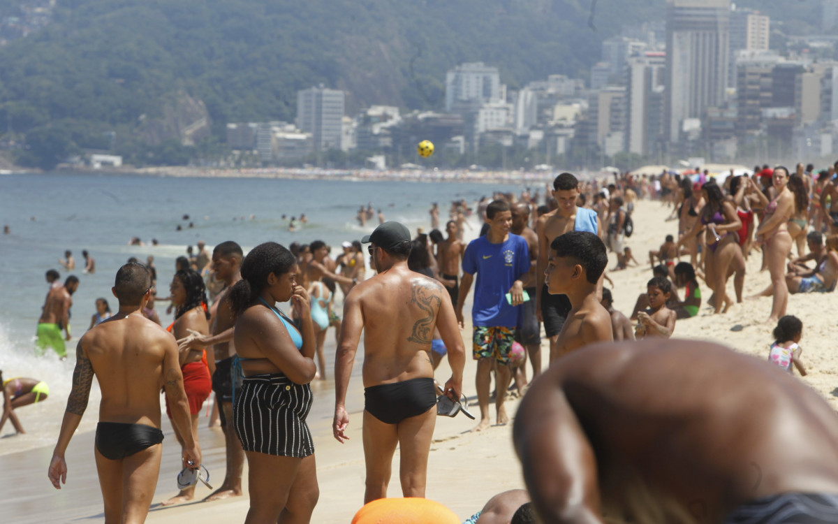 Movimenta&ccedil;&atilde;o na Praia de Ipanema, na Zona Sul do Rio de Janeiro, neste domingo (17). - Reginaldo Pimenta/Ag&ecirc;ncia O Dia