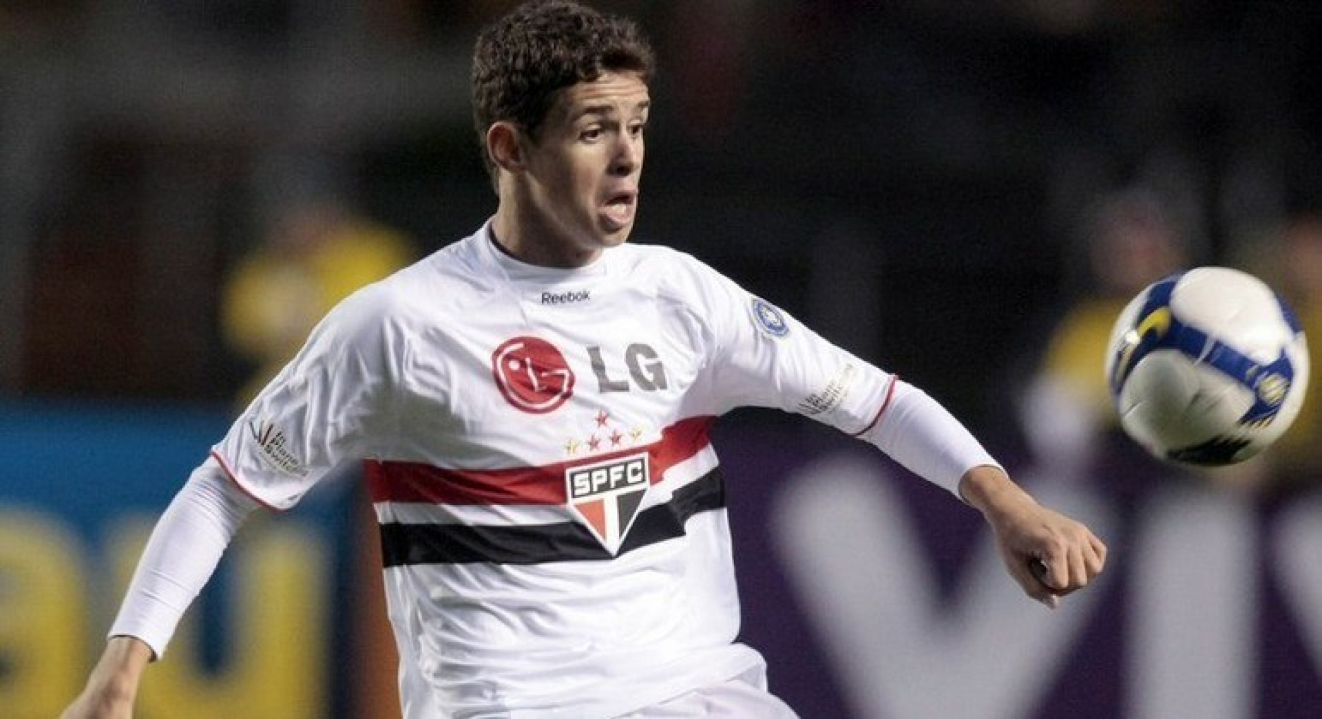 Oscar com a camisa do S&atilde;o Paulo  - RUBENS CHIRI S&Atilde;O PAULO