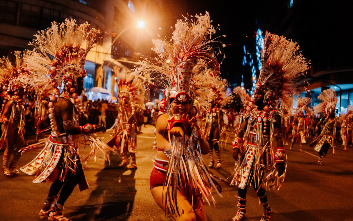 Desfile agitou o Centro de Niterói