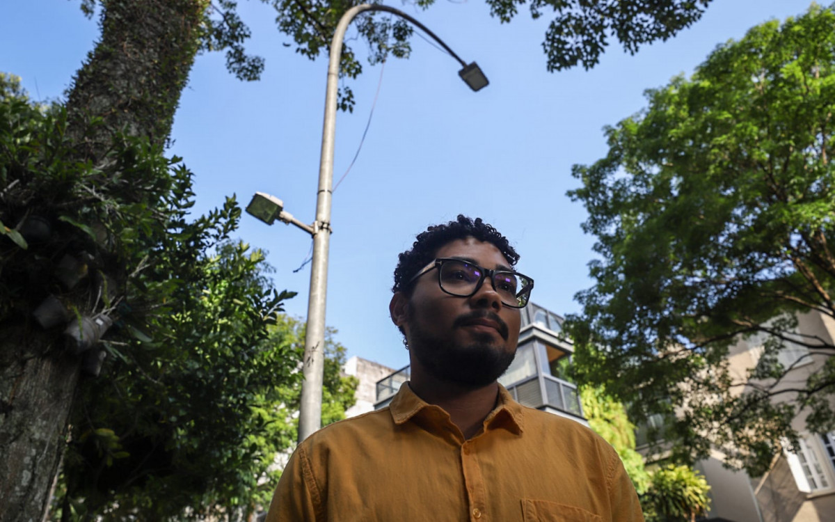 Regios Moreira contou que h&aacute; relatos de outros choques no poste onde o porteiro tocou