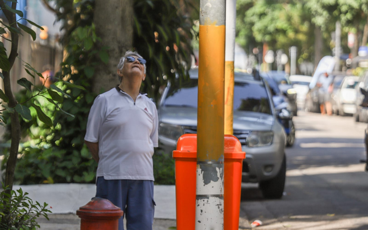 Poste onde porteiro tocou antes de morrer em Ipanema passou por perícia e já foi liberado