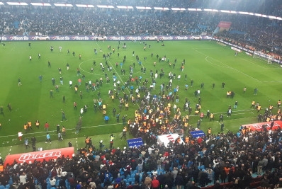 Fenerbahçe cogita abandonar campeonato após ataque a jogadores