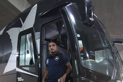 Rafael comemora retorno ao Botafogo e revela que cogitou se aposentar após lesão grave