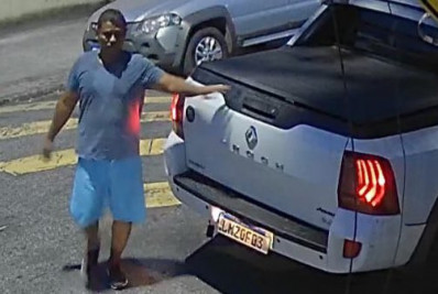 Homem flagrado abandonando cachorro em caçamba responderá em liberdade por maus-tratos