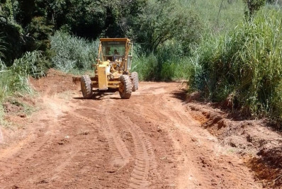 Estradas rurais passam por manutenção