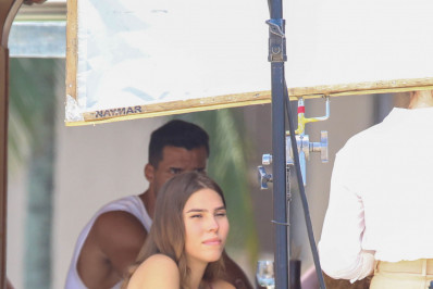 Gabriela Medeiros grava cenas de 'Renascer' em Ipanema