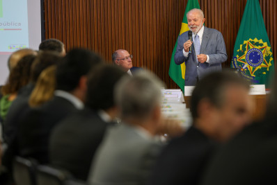 Religião não pode ser usada como instrumento político, diz Lula