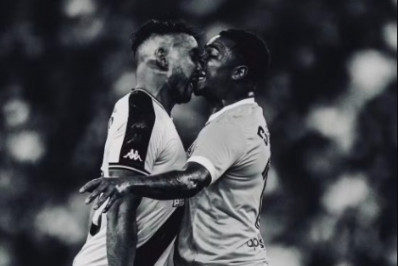 Após vitória sobre o Vasco, jogador do Nova Iguaçu posta foto encarando Payet