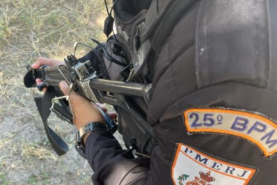 Elemento é preso por tráfico de drogas na Praia do Siqueira, em Cabo Frio