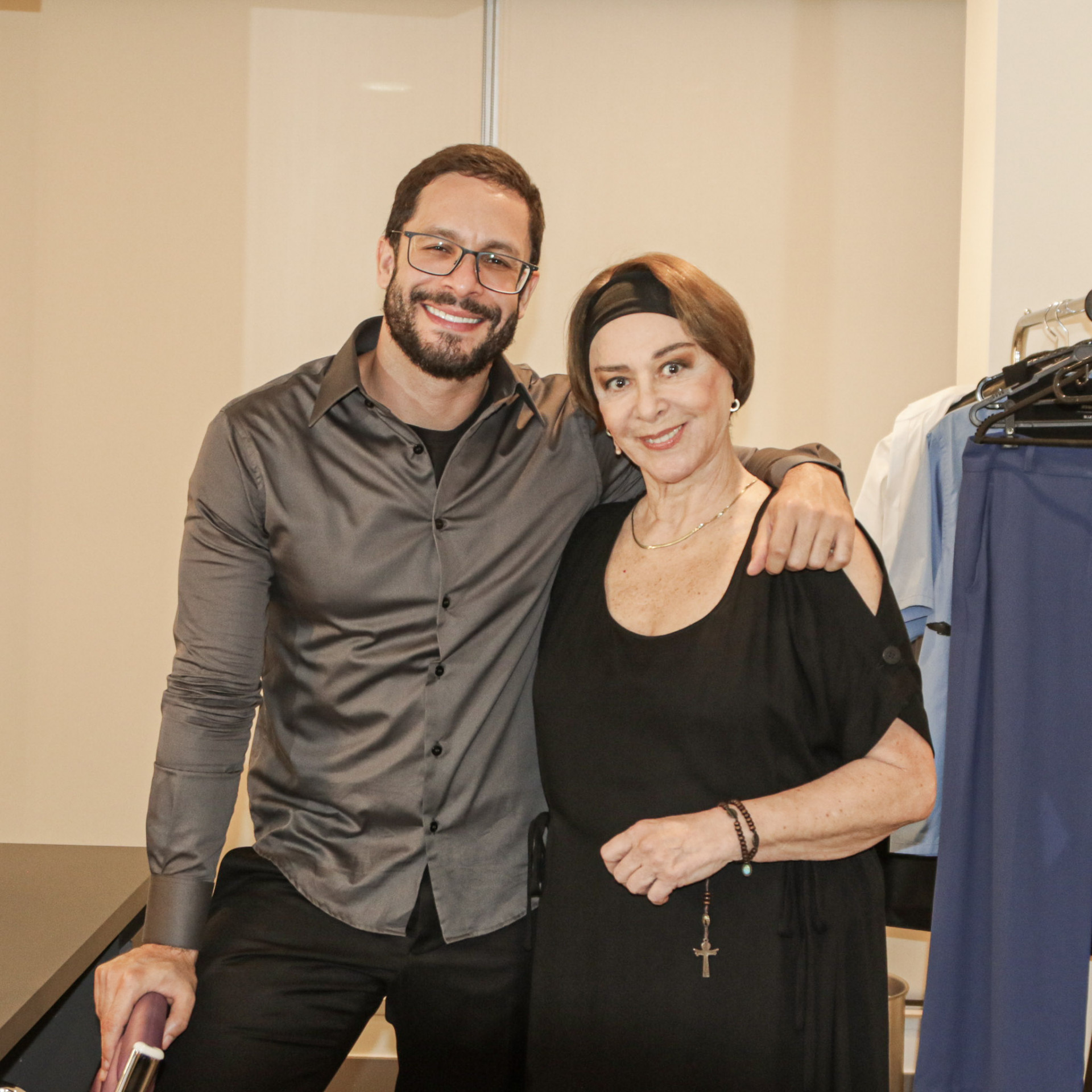 Rainer Cadete e N&iacute;vea Maria re&uacute;nem famosos em estreia de pe&ccedil;a em S&atilde;o Paulo - Van Campos/ Agnews