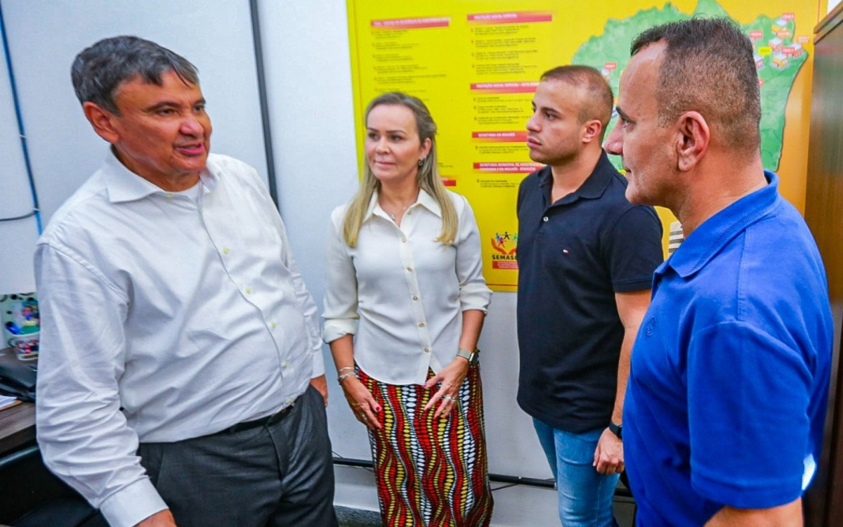 Ministro Wellington Dias, deputada Daniela do Waguinho, secretário Matheus Carneiro e prefeito Waguinho conversaram, sobre o funcionamento da Estação da Cidadania