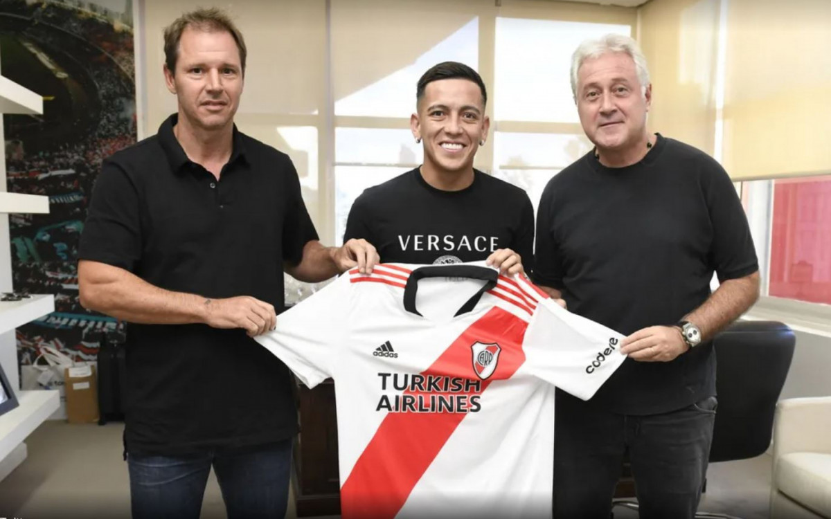 Esequiel Barco sendo anunciado como reforço do River Plate